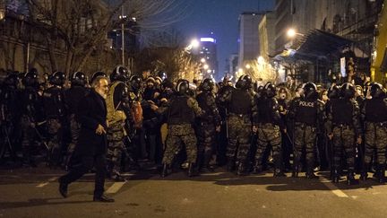 Des manifestants à Téhéran protestent contre le gouvernement après le crash d'un avion ukrainien, le 11 janvier 2020. (AFP)