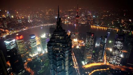 Les lumières de Shanghai, vues depuis le World Financial Center, avec au premier plan la célèbre tour Jinmao.
 
 (Yin Liqin)