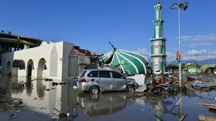 La ville de Palu dévastée après le passage d'un tsunami, vendredi 28 septembre 2018. (ADEK BERRY / AFP)