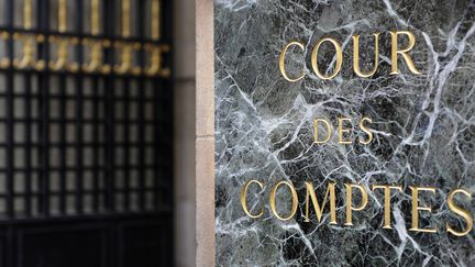 Dans un rapport publi&eacute; le 11 juillet 2013, la Cour des comptes recommande de simplifier et de rendre plus coh&eacute;rente l'organisation territoriale de l'Etat. (BERTRAND GUAY / AFP)