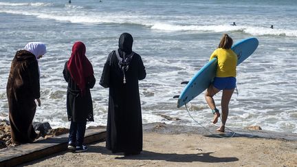 Dans les milieux populaires imprégnés de valeurs conservatrices, la première difficulté des filles est souvent de convaincre leur famille de les laisser se lancer dans un tel sport.
 (FADEL SENNA / AFP)