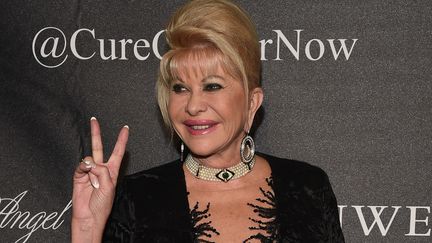 Ivana Trump, l'ex-femme du président américain, participe à un bal mondain, le 19 octobre 2015, à New York.&nbsp; (BRYAN BEDDER / GETTY IMAGES NORTH AMERICA / AFP)