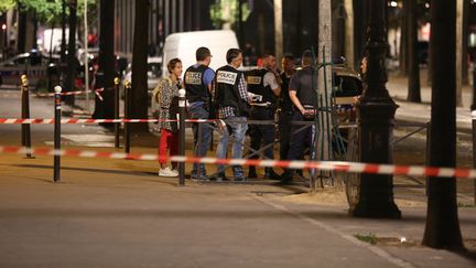 La police intervient&nbsp;après une attaque au couteau dans le 19e arrondissement de Paris, le 9 septembre 2018.&nbsp; (ZAKARIA ABDELKAFI / AFP)