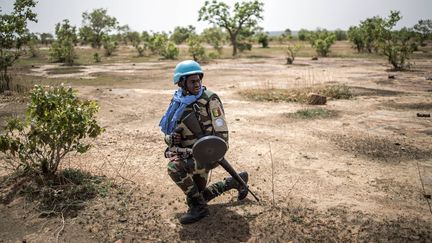 Un Casque bleu membre de la mission de l'ONU Minusma au Mali, le 4 juillet 2019. (MARCO LONGARI / AFP)