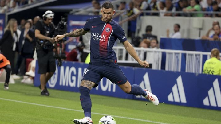 Lucas Hernandez face à l'Olympique lyonnais lors de la 4e journée de Ligue 1, au Groupama Stadium, le 3 septembre 2023. (JEAN CATUFFE / AFP)