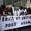 Des proches d'Adama Traoré réclament "vérité et justice", le 30 juillet 2016, devant la gare du Nord à Paris, après la mort du jeune homme le 19 juillet. (CITIZENSIDE / ANTHONY DEPERRAZ / AFP)