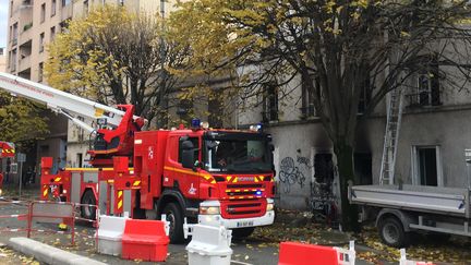 L'immeuble d'Ivry-sur-Seine (Val-de-Marne) où un incendie a fait deux morts, le 24 novembre 2019. (MARC DANA / FRANCE 3)