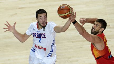 Le Fran&ccedil;ais Joffrey Lauvergne, le 10 septembre 2014 &agrave; Madrid (Espagne) en quart de finale du Mondial de basket. (GERARD JULIEN / AFP)