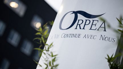 Panneau Orpea à l'entrée d'un Ehpad à Nantes (Loire-Atlantique). (AFP)