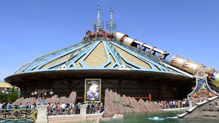 L'attraction Space Mountain, à Disneyland Paris, à Marne-la-Vallée (Seine-et-Marne), le 6 août 2015. (BERTRAND GUAY / AFP)