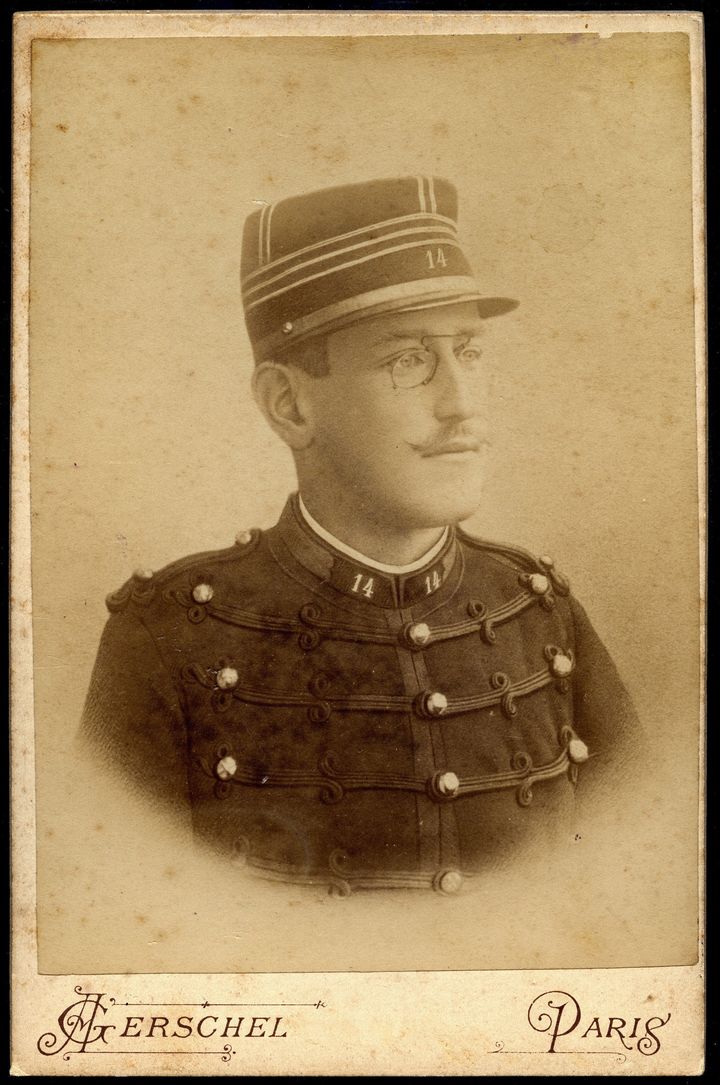 Carte postale représentant le capitaine Alfred Dreyfus
 (CRÉDITLEEMAGE)