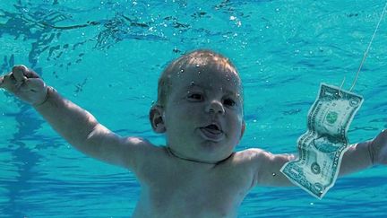 C'est une photo iconique qui date de 1991 : celle de l'album de Nirvana intitulé Nevermind. Un bébé à la poursuite d'un billet vert... il a bien grandi, et il porte plainte pour pédopornographie.