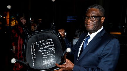 Le gynécologue congolais co-lauréat du prix Nobel de la paix 2018, Denis Mukwege, au Musée Nobel à Stockholm, en Suède, le 12 décembre 2018. (TT NEWS AGENCY / X02350)