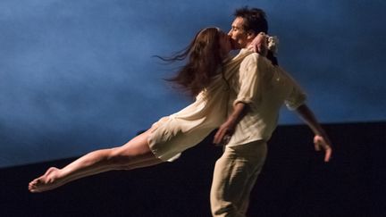 Aurélie Dupont et Nicolas le Riche dans le "Parc"
 (Agathe Poupeney / Opéra national de Paris )