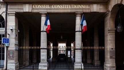 L'entrée du Conseil constitutionnel, à Paris, le 25 août 2022. (ARNAUD PAILLARD / HANS LUCAS / AFP)