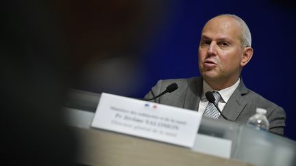 Le directeur général de la Santé, Jérôme Salomon, s'exprime lors d'une conférence de presse sur le coronavirus, le 30 janvier 2020, à Paris. (JULIEN DE ROSA / EPA / MAXPPP)