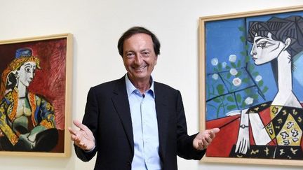 Michel-Edouard Leclerc devant deux toiles de Picasso au Fonds Hélène et Edouard Leclerc pour la culture de Landerneau 
 (Fred TANNEAU / AFP)