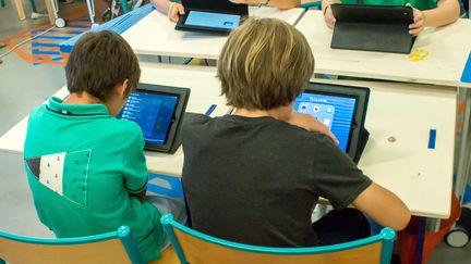 &nbsp; (De plus en plus à l'aise avec les outils numériques, les enfants n'hésitent pas à les utiliser contre leurs camarades mais aussi contre eux-mêmes (salle de classe à Paris, image d'illustration) © Maxppp)