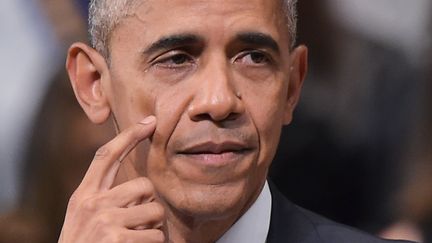 Le président des Etats-Unis Barack Obama prononce une allocution lors d'une cérémonie oecuménique aux cinq policiers abattus, le 12 juillet 2016 à Dallas. (MANDEL NGAN / AFP)