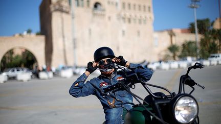 Un motard confie à l’agence Reuters qu’en 2015 des miliciens postés à un barrage lui ont tiré dessus pour essayer de lui voler sa moto. (Ahmed Jadallah / Reuters)