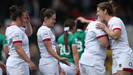 Les Anglaises célèbrent leur victoire contre l'Irlande lors du Tournoi des 6 Nations, le 24 avril 2022. (AFP)