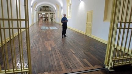 Dans un couloir de la prison de Fresnes... (AFP - François Guillot)