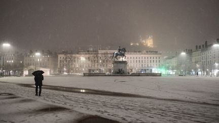 La ville de Lyon (Rhône) sous la neige, le 12 février 2021. (ANTOINE MERLET / HANS LUCAS / AFP)