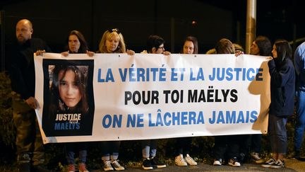 Une&nbsp;mobilisation pour&nbsp;Maëlys de Araujo à&nbsp;Pont-de-Beauvoisin (Isère), le 24 septembre 2018.&nbsp; (JEAN-PHILIPPE KSIAZEK / AFP)