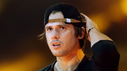 Le rappeur Orelsan sur scène au Stade de France (Saint-Denis, France) dans le cadre du concert Urban Peace, le 28 septembre 2013. (PIERRE ANDRIEU / AFP)