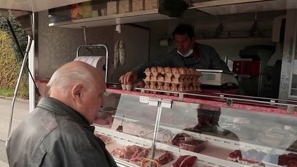 Corse : la solidarité des commerçants ambulants dans les villages difficiles d'accès (France 2)