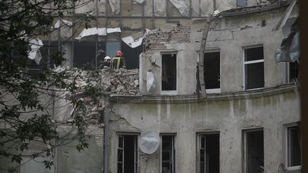 A residential building partially destroyed by a strike in Lviv (Ukraine), July 6, 2023. (YURIY DYACHYSHYN / AFP)