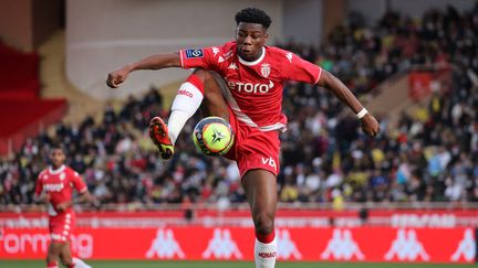 Le milieu de terrain de l'AS Monaco Aurélien Tchouameni face à Metz, le 5 décembre 2021. (VALERY HACHE / AFP)