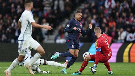 Kylian Mbappé a, encore une fois, fait la différence avec le PSG contre Strasbourg, lors de la 9e journée de Ligue 1, le 21 octobre 2023 au Parc des Princes. (FRANCK FIFE / AFP)