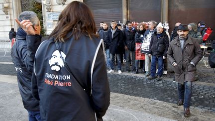 Des manifestants dénoncent un manque de politique de logement pour les sans-abri, à l'appel de la Fondation Abbé-Pierre, le 6 décembre 2017, à Marseille (Bouches-du-Rhône). (MAXPPP)