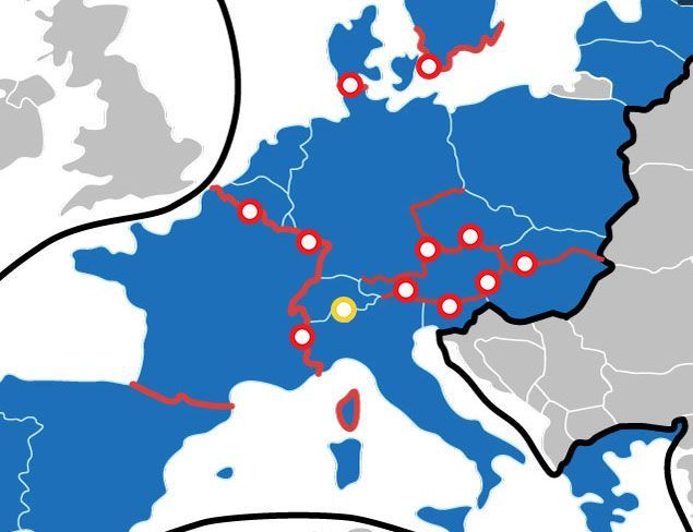 Les contrôles se multiplient aux frontières intérieures de l'espace Schengen (en bleu, l'espace Schengen, en rouge le rétablissement des contrôles aux frontières). Voir la carte. (Toute l&#039;Europe)