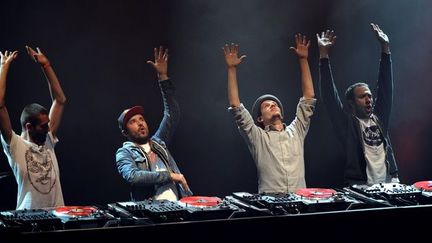 C2C sur scène, le 14 juillet 2012 à La Rochelle.
 (Xavier Leoty / AFP)