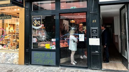 Une boucherie vandalisée à Lille (Nord), le 15 mai 2018, avec l'inscription "stop au spécisme" sur la devanture. (MAXPPP)