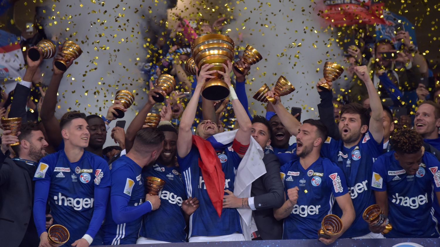 Футбол исландия кубок. Кубок Лиги 1 Франция. Coupe de la Ligue Франция. Кубок Франции по футболу. Кубок чемпионата Франции по футболу.