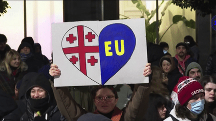 Géorgie : 12ème nuit consécutive de manifestations pro-européennes