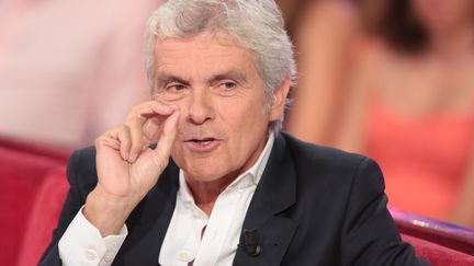 L'écrivain Claude Sérillon, lors de l'enregistrement de l'"émission "Vivement Dimanche" sur France 2. (FR?D?RIC DUGIT / MAXPPP)