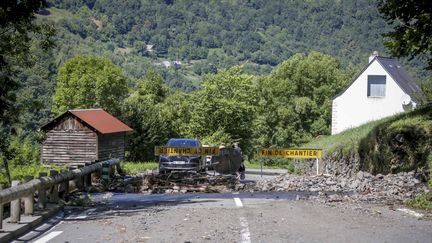 National road 134 closed due to bad weather in Urdos in the Aspe valley (RODOLPHE MARTIN / MAXPPP)