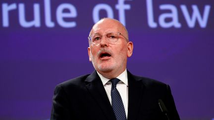 Frans Timmermans, premier vice-président de la Commission Juncker, chargé notamment de l'Etat de droit,&nbsp;lors d'une conférence de presse à Bruxelles (Belgique), le 3 avril 2019. (FRANCOIS LENOIR / REUTERS)