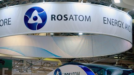 Le stand du groupe Rosatom au World Nuclear Exhibition au Bourget (Île-de-France) le 28 juin 2016. (Image d'illustration) (ERIC PIERMONT / AFP)