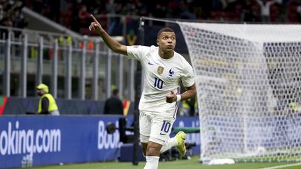 Kylian Mbappé célèbre son but lors de la finale de la Ligue de nations, opposant la France à l'Espagne,&nbsp;le 10 octobre 2021, au stade San Siro, de Milan&nbsp;(Italie). (JEAN CATUFFE / DPPI via AFP)