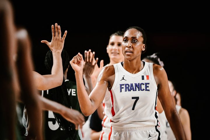 Sandrine Gruda face au Nigéria durant le tournoi olympique de basket, le 30 juillet 2021 à Tokyo. (BALLET PAULINE / KMSP)