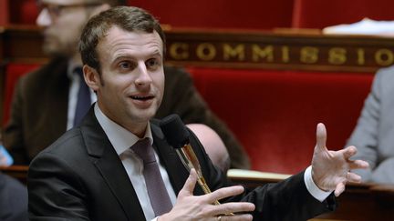 Le ministre de l'Economie, Emmanuel Macron, &agrave; l'Assembl&eacute;e nationale, lors du d&eacute;bat sur la loi de modernisation de l'&eacute;conomie, le 14 f&eacute;vrier 2015. (ALAIN JOCARD / AFP)