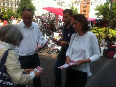 Marie Brannens fait campagne à Neuilly-sur-Seine, le 2 juin 2012. (CR)