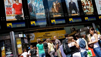 L'entr&eacute;e du cin&eacute;ma Path&eacute; Wepler &agrave; Paris, le 15 juillet 2009. Il&nbsp;a discr&egrave;tement inaugur&eacute;, le 12 d&eacute;cembre 2012, une salle dot&eacute;e de si&egrave;ges premium. (MAXPPP)