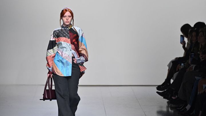 Défilé du label Kseniaschnaider pour l'automne-hiver 2023-24 à la London Fashion Week, le 21 février 2023 (JUSTIN TALLIS / AFP)