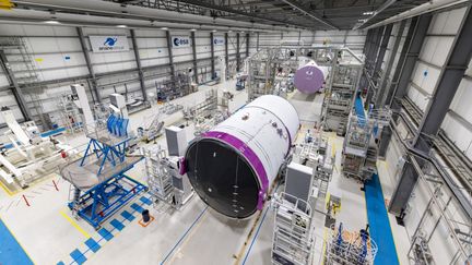 La fusée Ariane 6 arrive en pièces détachées pour être assemblée au Centre spatial guyanais à Kourou. (P PIRON / ARIANEGROUP / AFP)